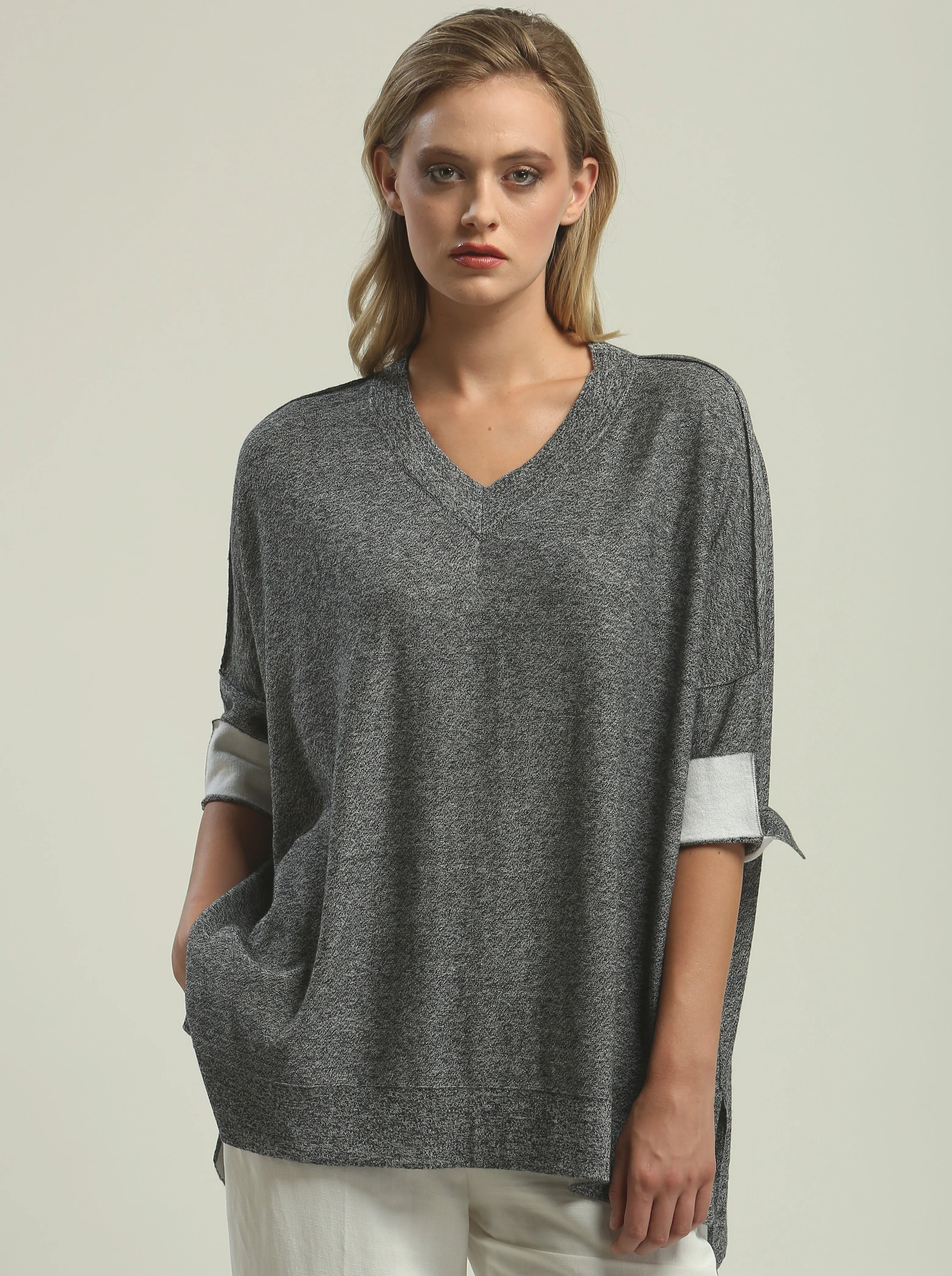 Reversible Contrast Detailed Easy V Neck